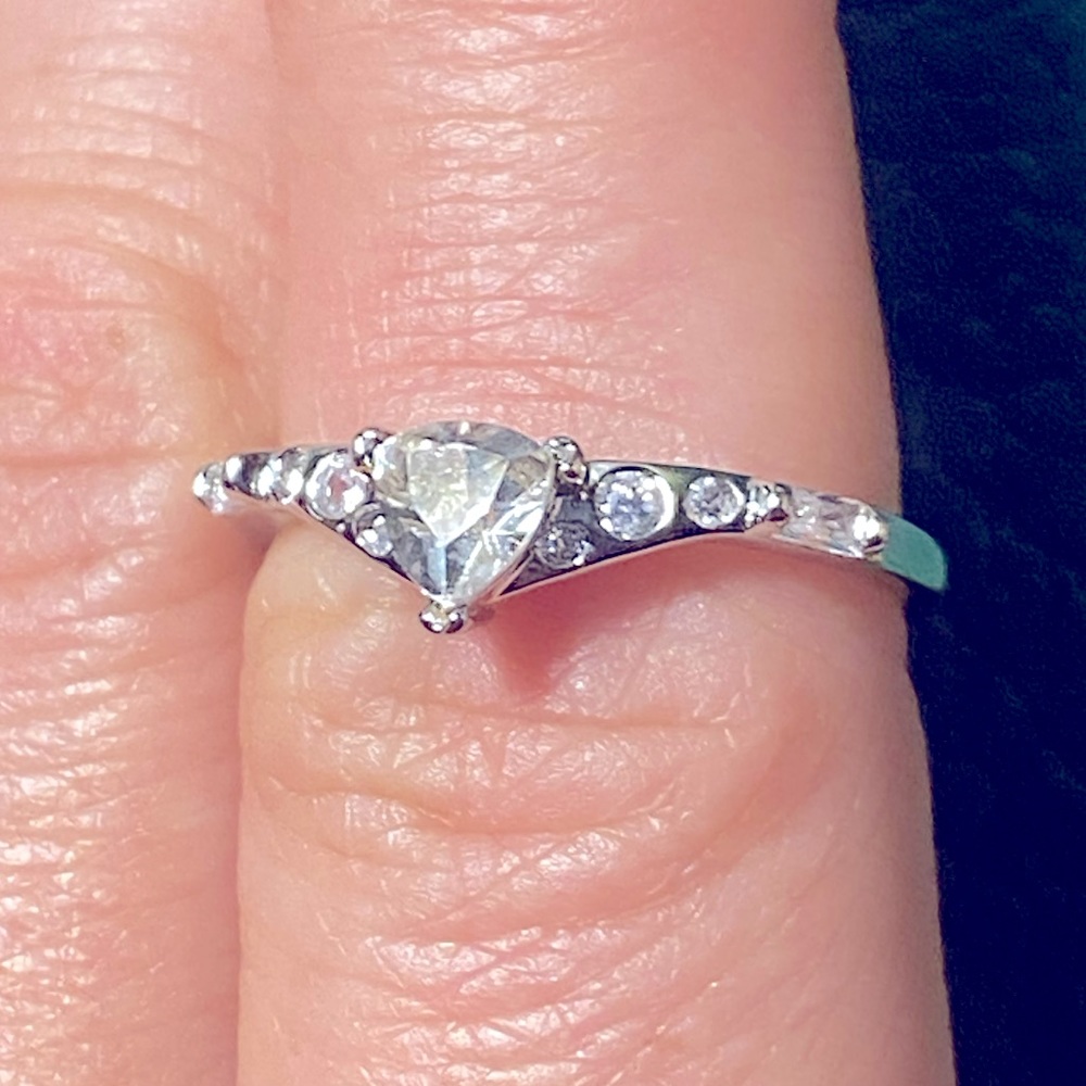 Silver ring triangle diamond